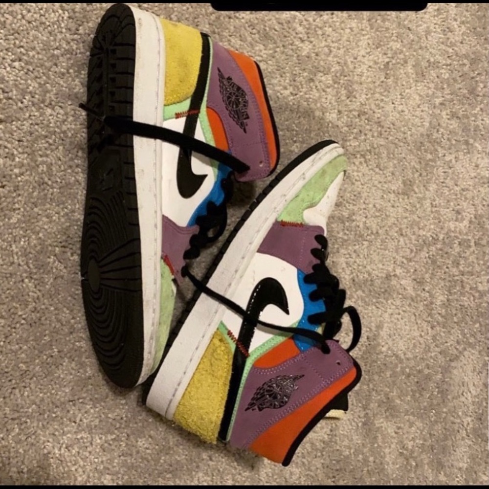 Jordan Lightbulb Mids Size Women’s 7 gently worn